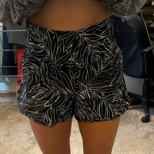 Dip Women's Black and White Patterned light weight tummy control running Shorts